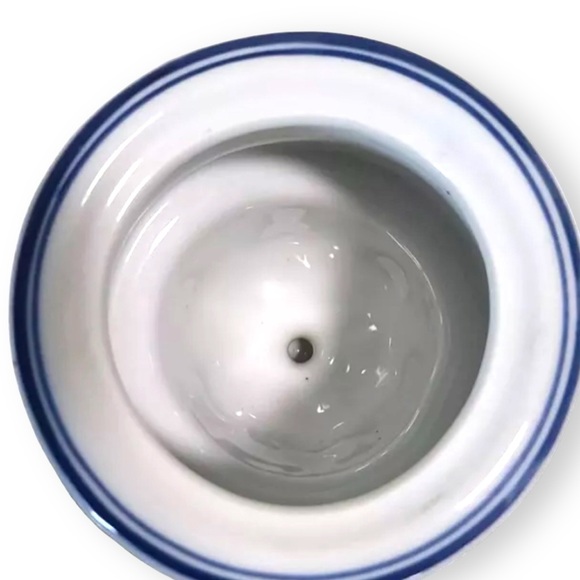 BOMBAY Co. Cobalt Blue & White Porcelain 3 Footed Temple Jar or Canister MINT - Picture 10 of 11